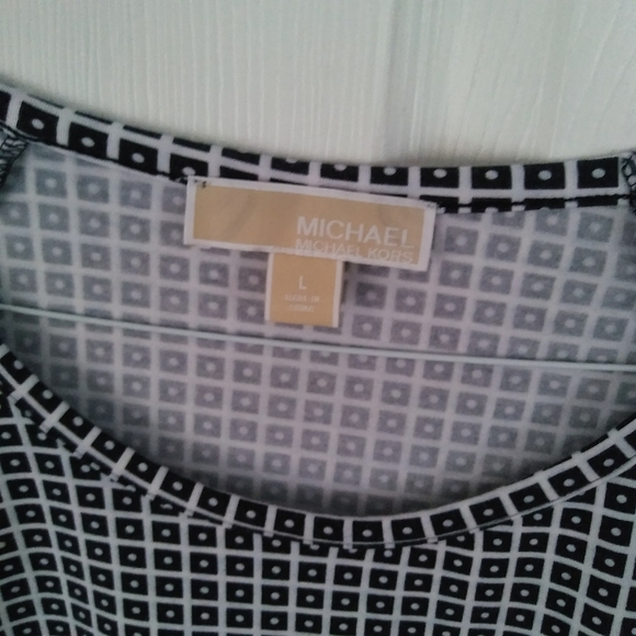 Top - Picture 2 of 2